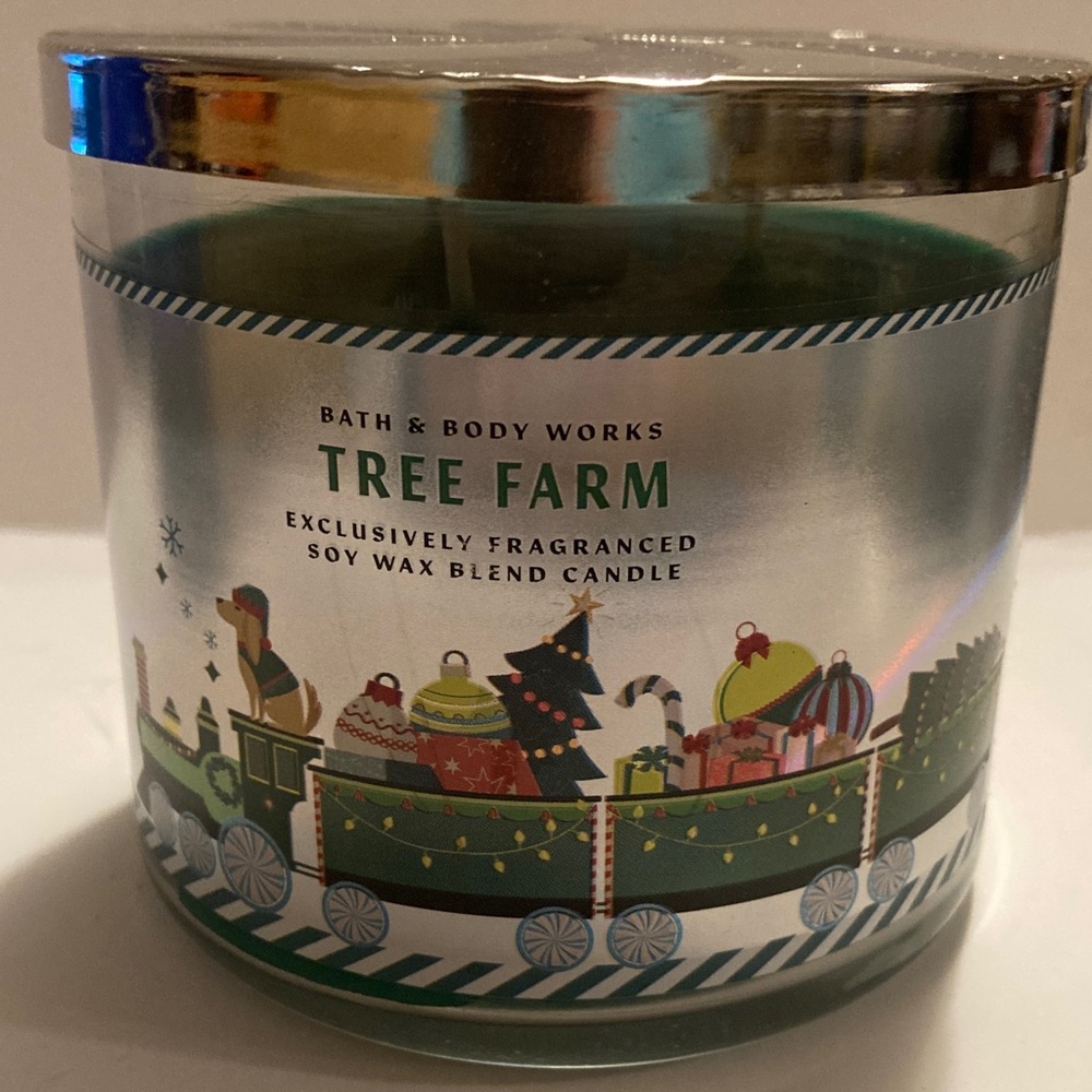 Bath & Body Works Tree Farm Candle - Festive Green